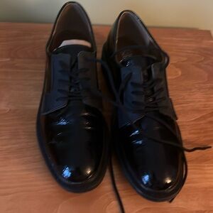 Women’s patent leather Oxford shoes